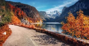 Fototapeta Beautiful Landscape Mountain Forest Lake. Amazing Autumn View Of Grundlsee Alpine Lake. Great Autumn Background For Design. Colorful Scenery In Alps. Popular Travel And Hiking Destination.