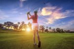Fototapeta Golfistka Na Tle Zachodu Słońca