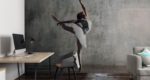 Fototapeta Tańcząca Baletnica Na Tle Betonowej Ściany