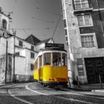 Fototapeta Tramwaj W Zabytkowej Dzielnicy Lizbony