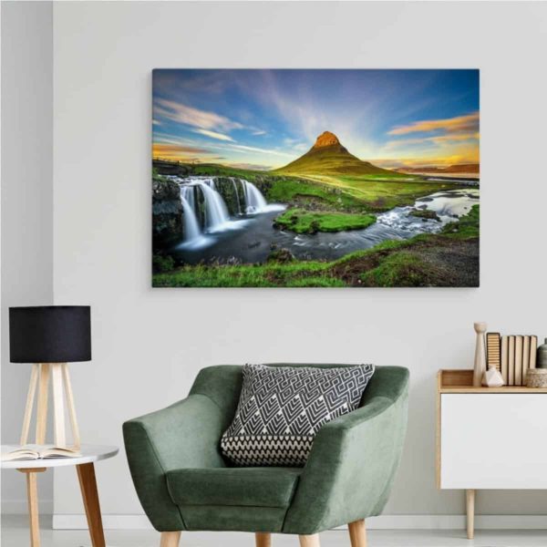 Obraz Na Płótnie Wodospad Na Tle Góry Kirkjufell Na Islandii