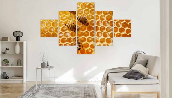 Obraz Wieloczęściowy Pszczoły Na Plastrze Miodu